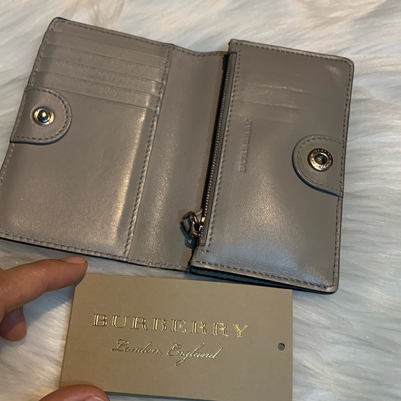 Burberry Chalk Pink Embossed Crest Leather Card Coin Wallet - Picture 17 of 17